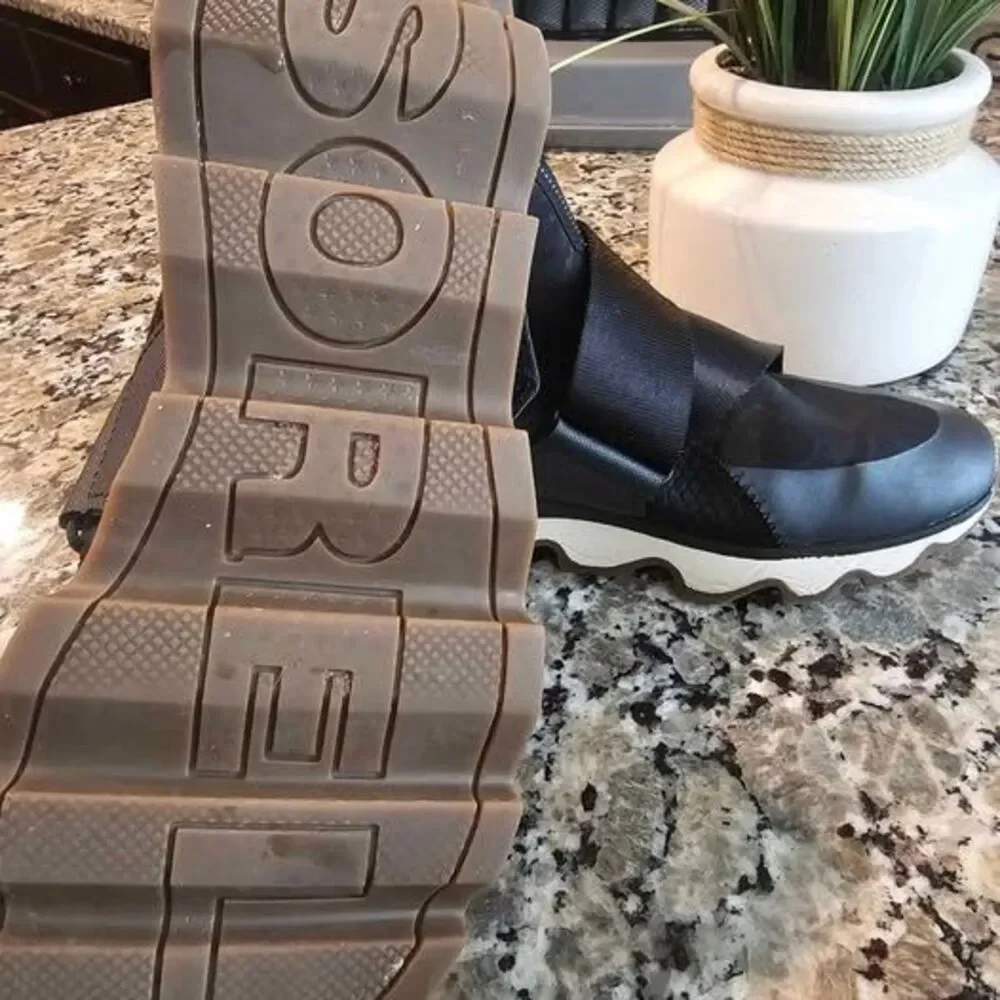 Sorel Kinetic Sneak High Top Black Men's Size 6 / Women's 8 Sneaker Shoes.
